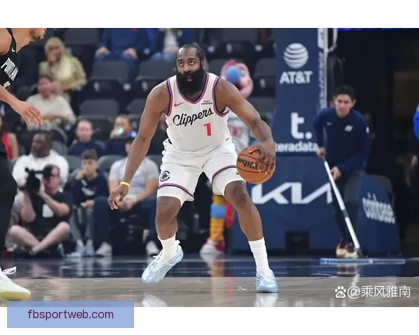 哈登关键时刻挺身而出率队六人得分上双锁定胜利